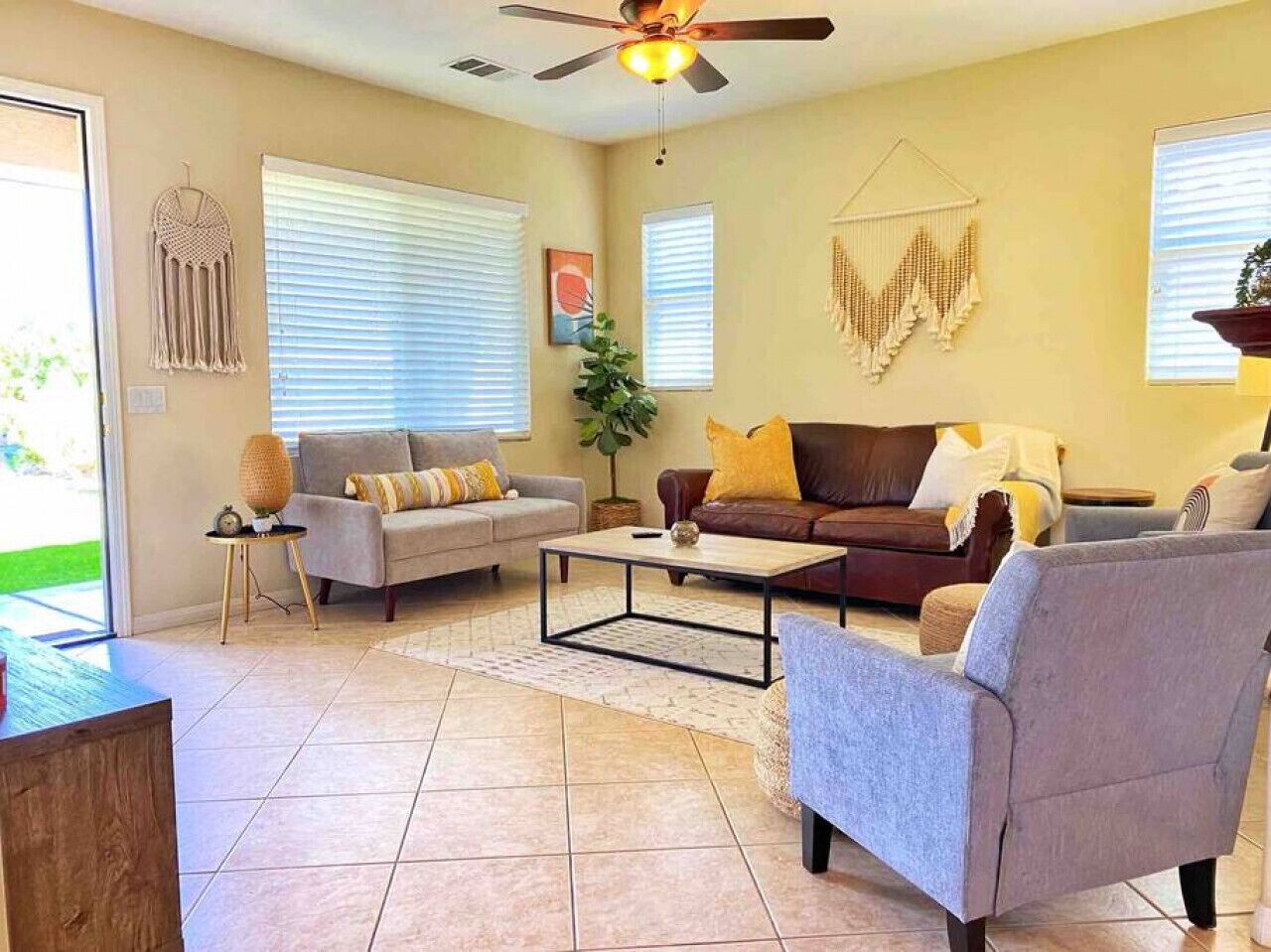 Stunning House on Lake *Pools/Tennis/Gym*