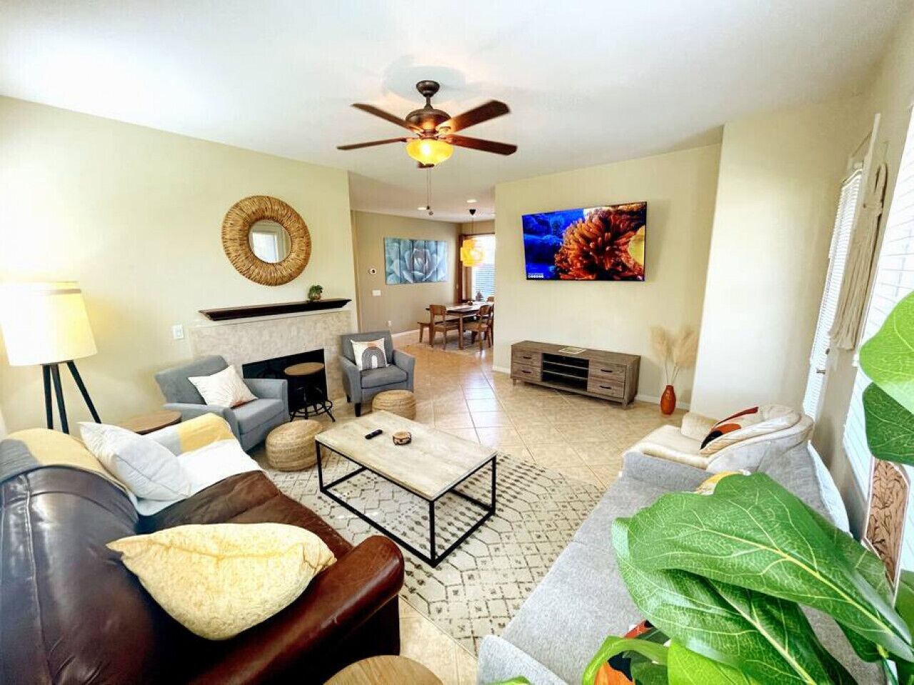 Stunning House on Lake *Pools/Tennis/Gym*