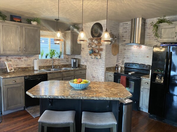 Refrigerador, microondas, horno y parrilla de estufa