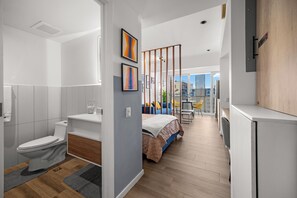 1 habitación, escritorio, tabla de planchar con plancha y wifi gratis