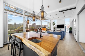 Dining - Amazing Volcano Views - 11th Floor Apartment (Ciudad de Guatemala)