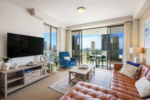 TV, streaming services - 2172 Chevron 17th Floor Beach Views (Surfers Paradise)