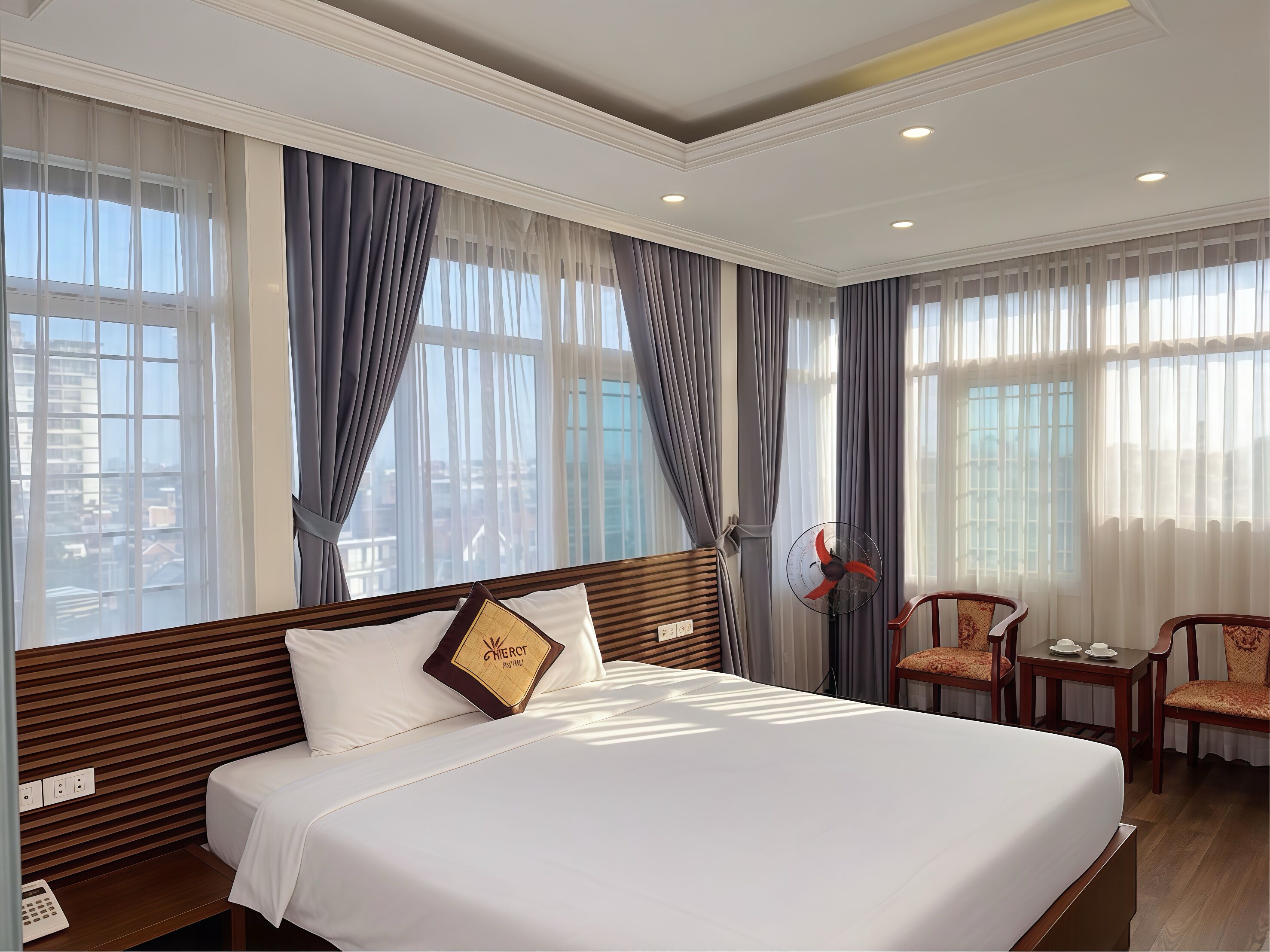 Phòng đôi Tiêu chuẩn | Minibar với thức ăn, đồ uống miễn phí, bàn, màn/rèm cản sáng 