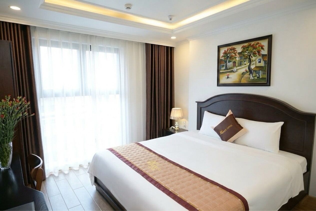 مأكولات ومشروبات مجانية في الميني بار ومكتب وستائر تعتيم