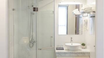 Shower, hair dryer, slippers, bidet