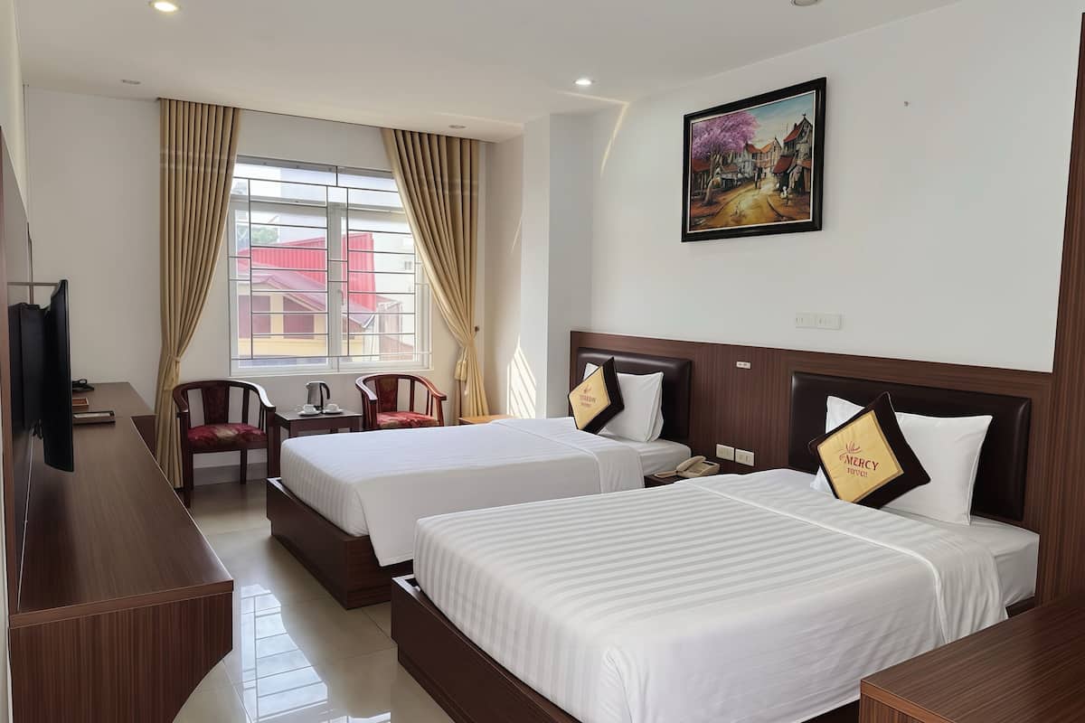 مأكولات ومشروبات مجانية في الميني بار ومكتب وستائر تعتيم