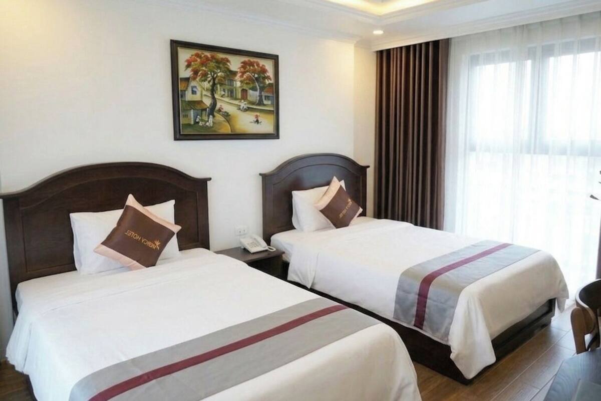 مأكولات ومشروبات مجانية في الميني بار ومكتب وستائر تعتيم