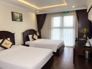 Free minibar items, desk, blackout curtains, soundproofing - Mercy Hotel (Hanoi)