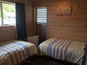 4 bedrooms, free WiFi, bed sheets - Hosts on the Coast Lake Escape on Scott (Cooks Beach)