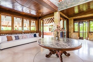 Villa | Living area