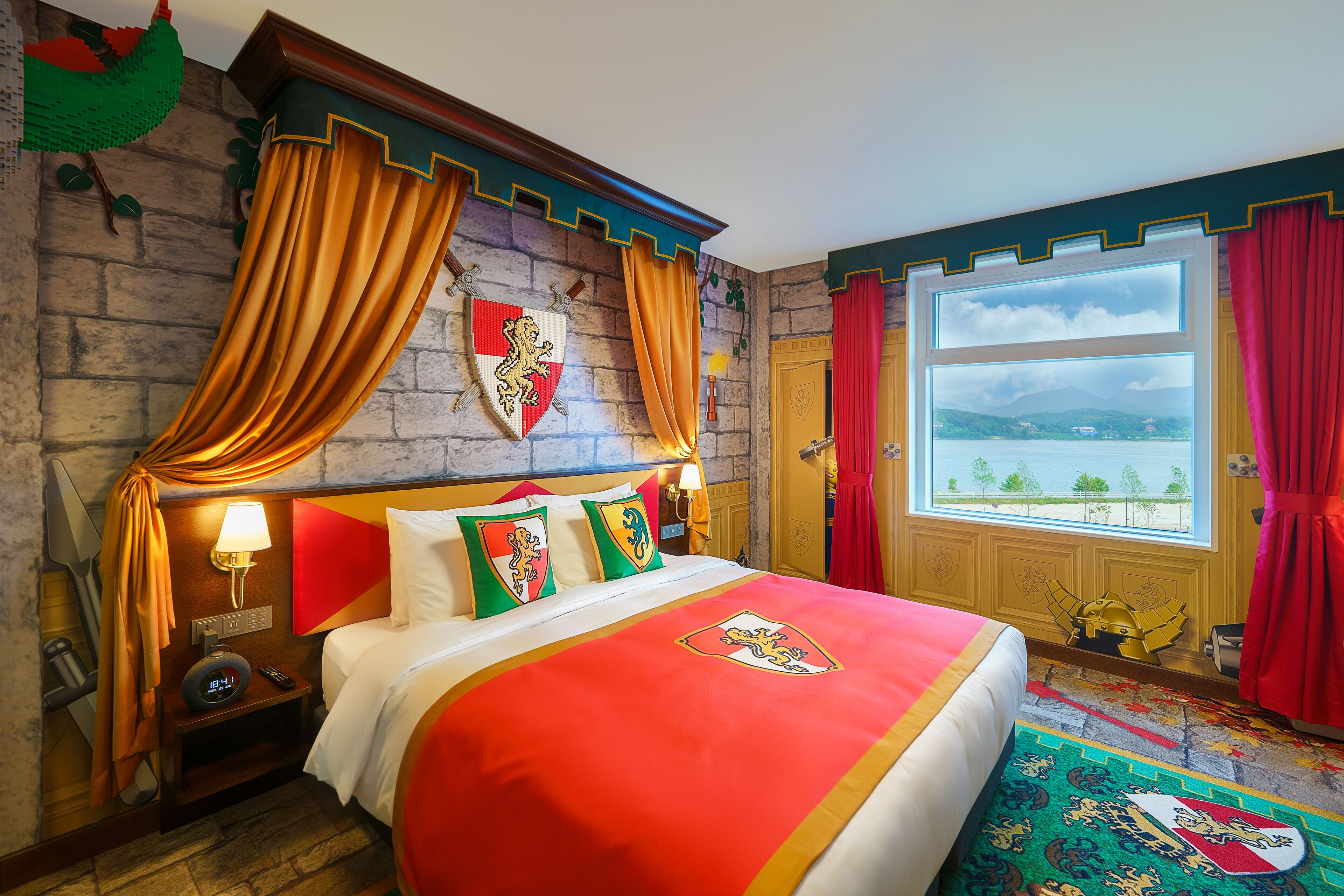 2 多间卧室、客房内保险箱、办公桌、笔记本电脑工作区