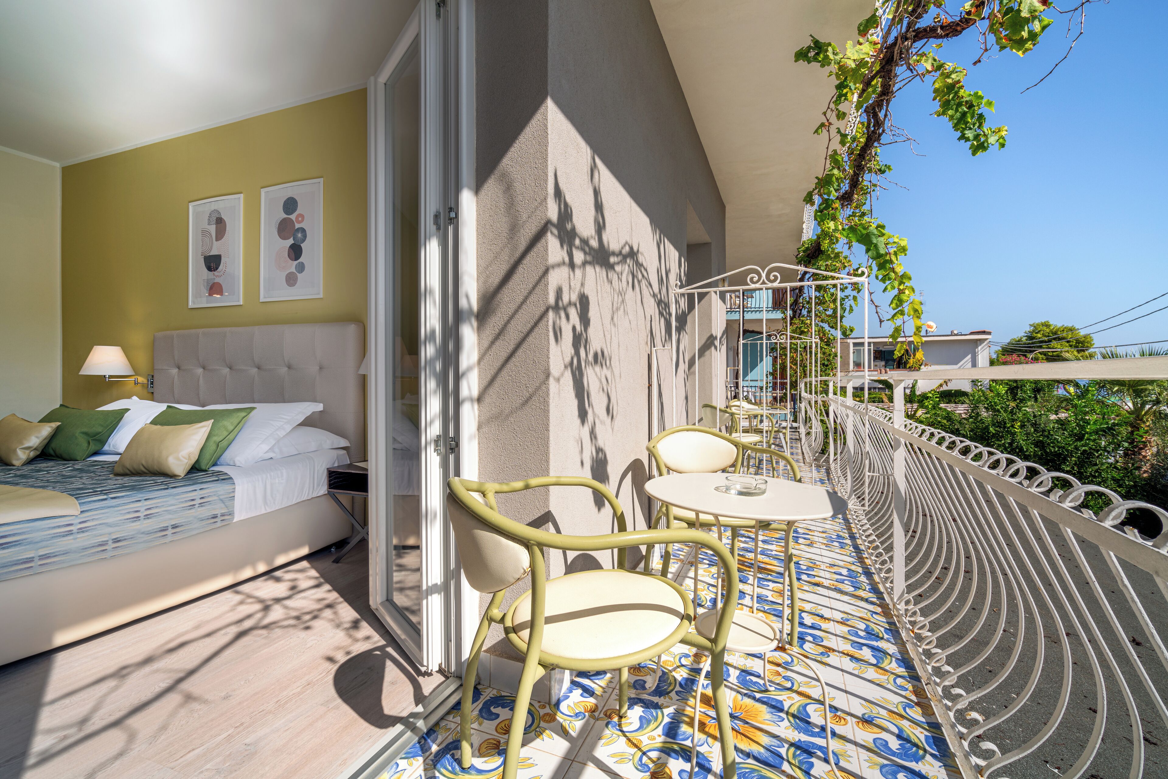 Superior Double or Twin Room with Sea View | 迷你吧、客房内保险箱、办公桌、笔记本电脑工作区