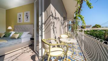 Superior Double or Twin Room with Sea View | 1 habitación, minibar, caja de seguridad en la habitación y escritorio