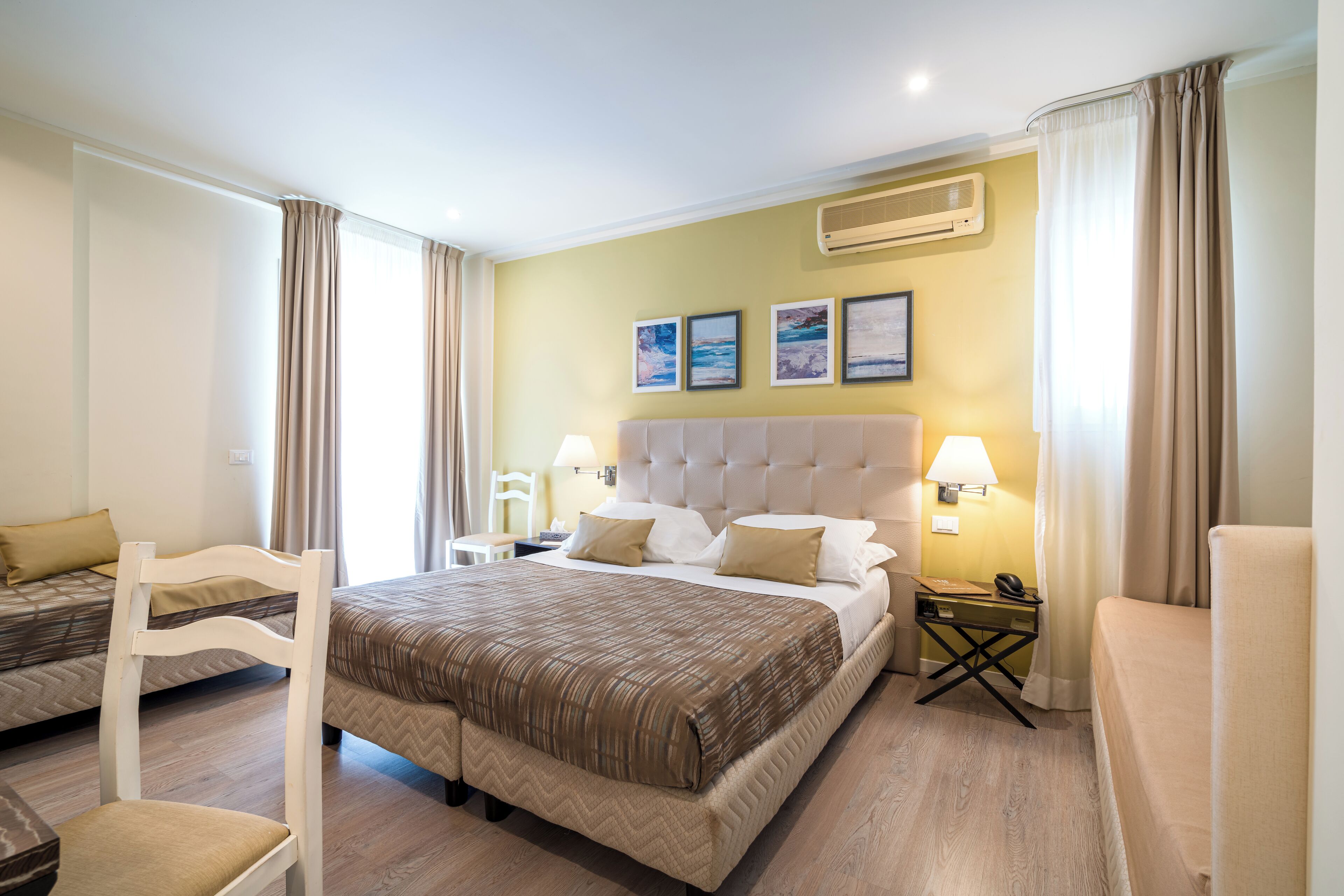 Quadrupla Comfort, vista mare parziale | Vista spiaggia/mare