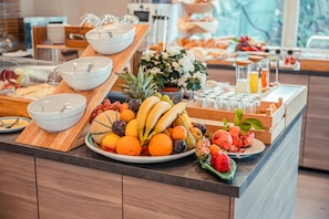 Tägliches großes Frühstück (15 EUR pro Person)