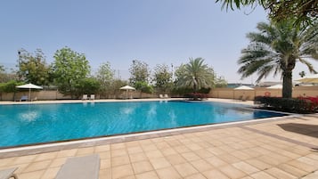 Piscine extérieure, piscine chauffée