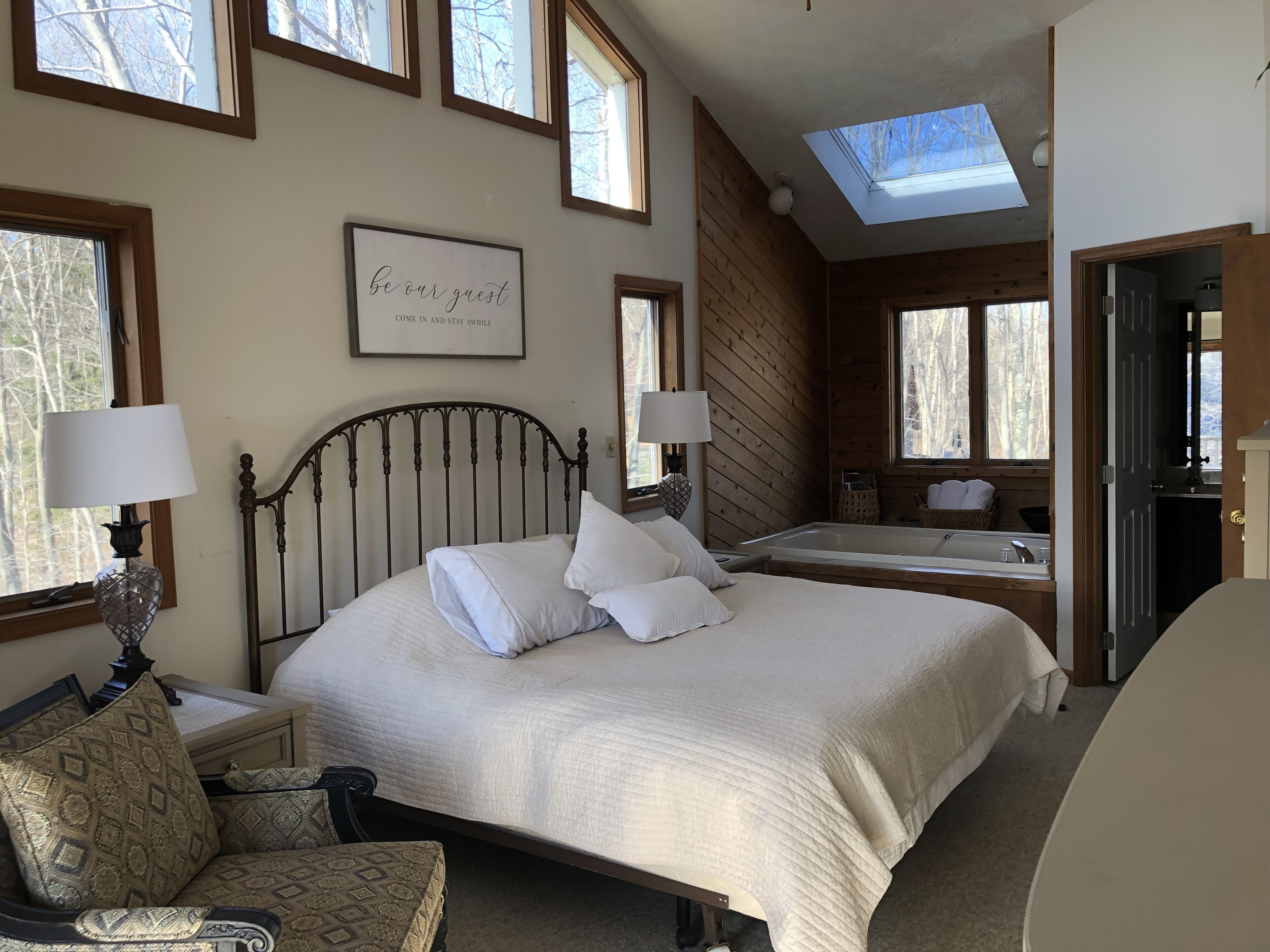 LAKE FRONT GETAWAY; Hot tub, Private Beach, Fire-Pit