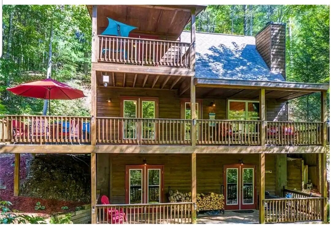 Amazing Creek View Cabin w/ Hot Tub, Firepit & Pool Table