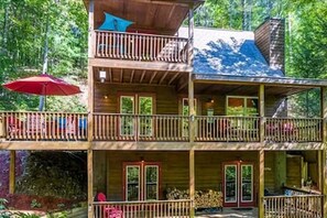 Exterior - Amazing Pet Friendly Creekside Cabin  w/ Hot Tub, Firepit & Game Room. (Ellijay)
