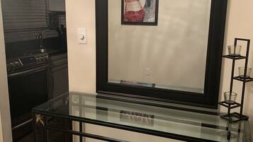 2 bedrooms, iron/ironing board, internet, bed sheets