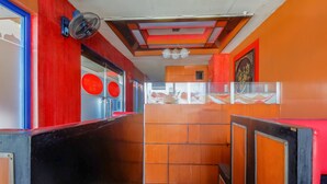 Reception - OYO 861 Rosas Travellers Inn (Quezon City)