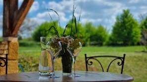 Outdoor dining - DOMAINE DU ROZEL, 6 people, swimming pool, 12km from SARLAT  (Saint-Genies)