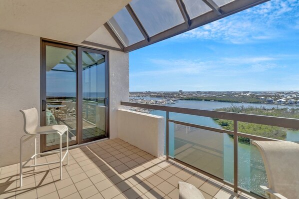 Luokittelematon kuva, 1 kautta 49, painike