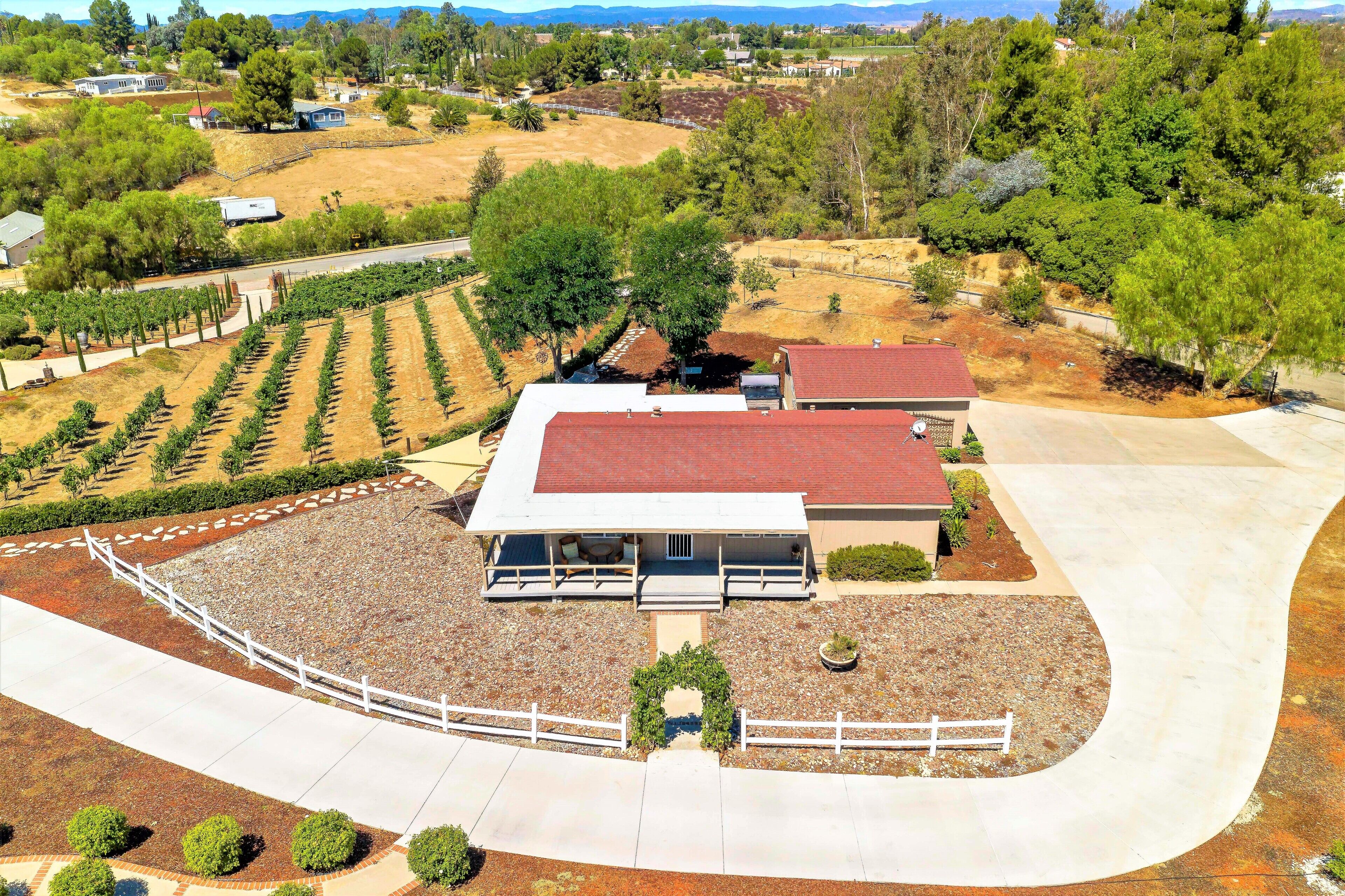 Del Vino Country Cottage  -  Hot Air Balloon Views