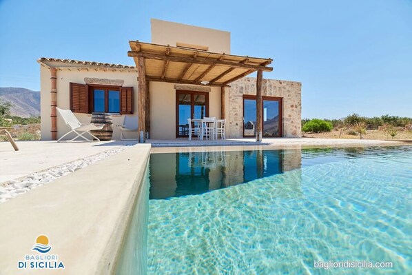 Indoor pool, outdoor pool - LAST MINUTE NOVEMBER - WWW.BAGLIORIDISICILIA.COM (Scopello)