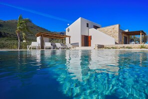 Indoor pool, outdoor pool - LAST MINUTE NOVEMBER - WWW.BAGLIORIDISICILIA.COM (Scopello)