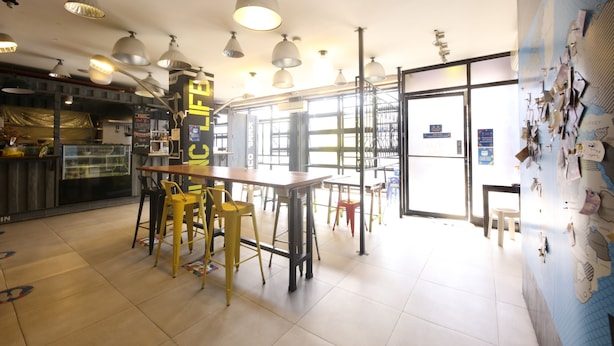 Reception - OYO 866 Junction Hostels (Makati)