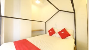 Double Room - OYO 866 Junction Hostels (Makati)