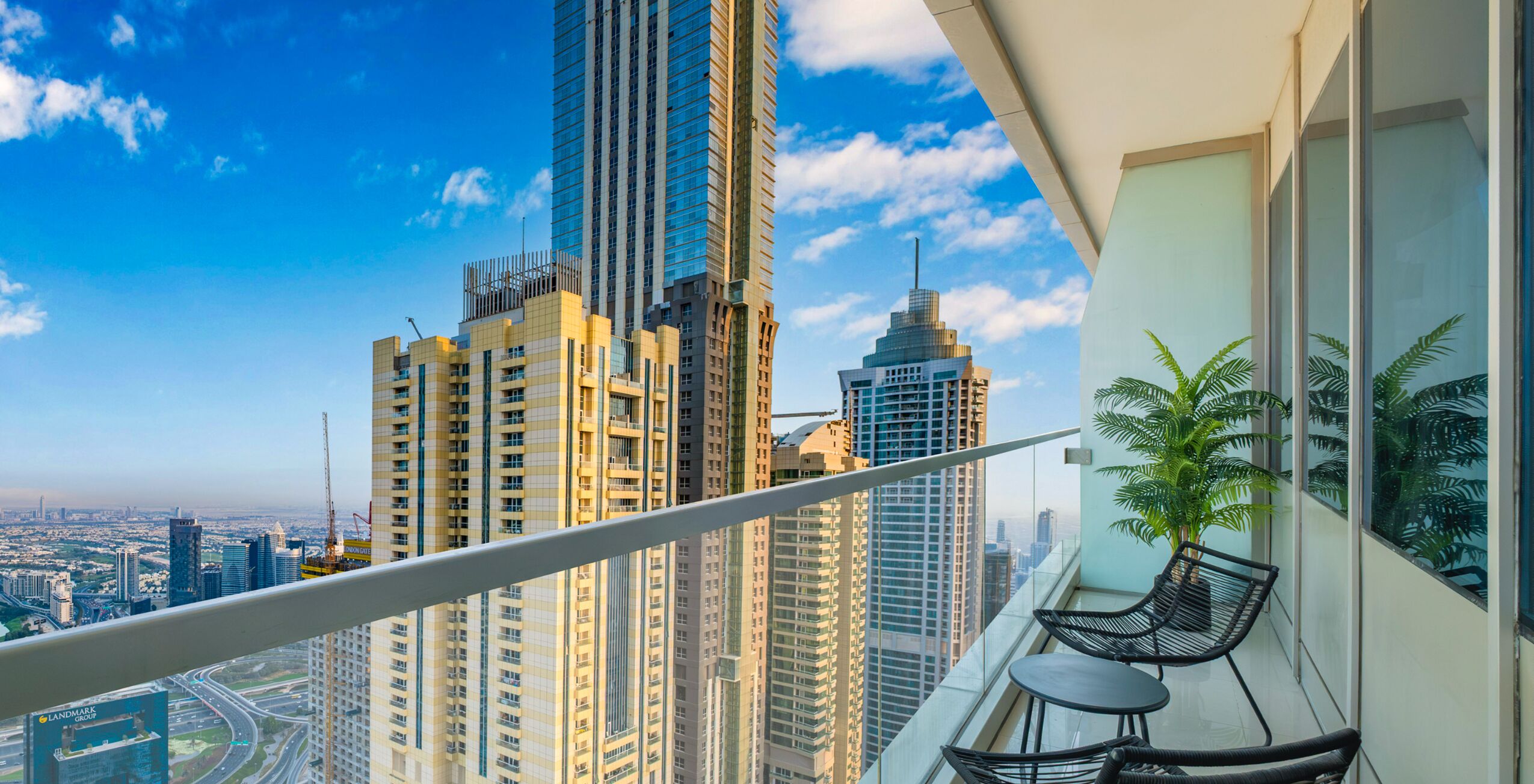 Deluxe Apartment | Balcony