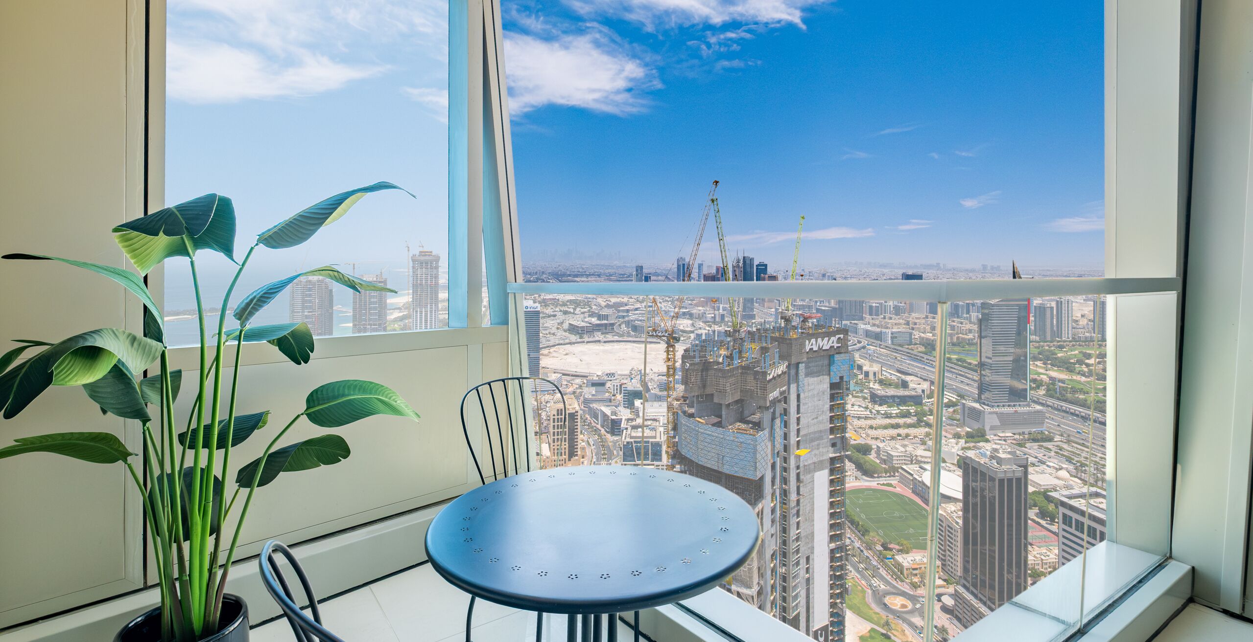 Deluxe Apartment | Balcony