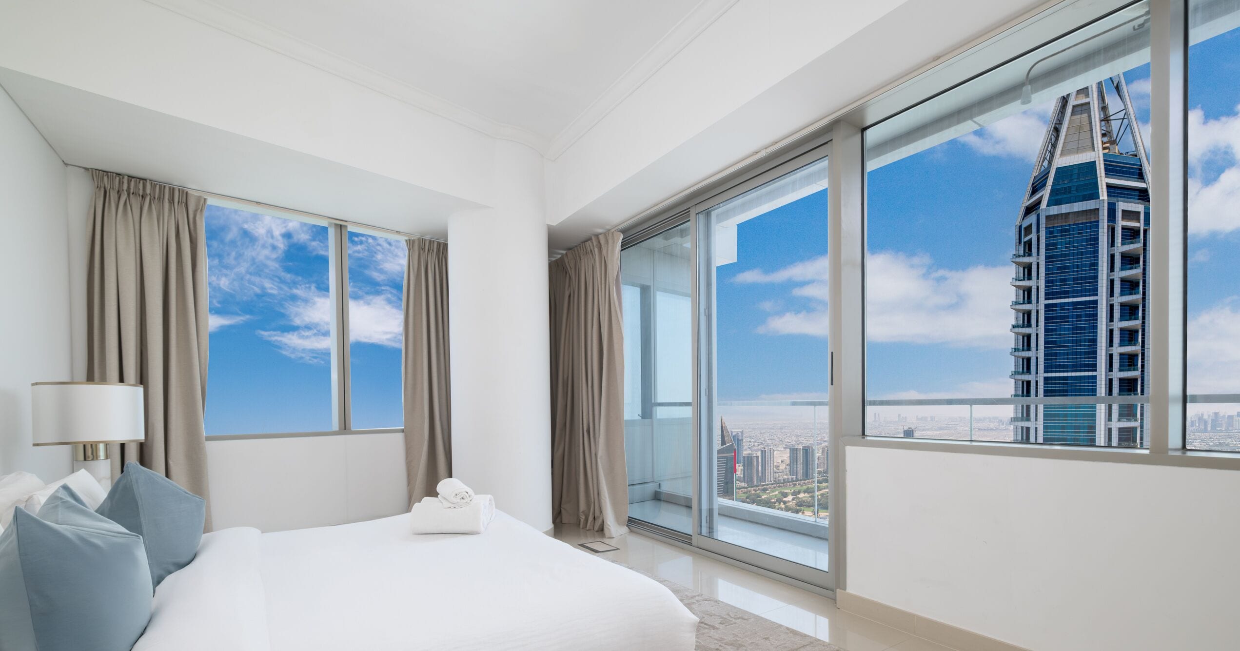 Appartement Deluxe | 2 chambres, rideaux occultants, fer et planche à repasser, Wi-Fi gratuit