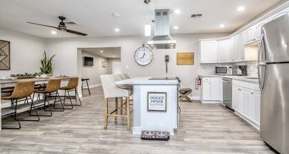 🏜 🌵Remodeled Charming Urban Desert Retreat with billiard-room🎱Dog Friendly🐾