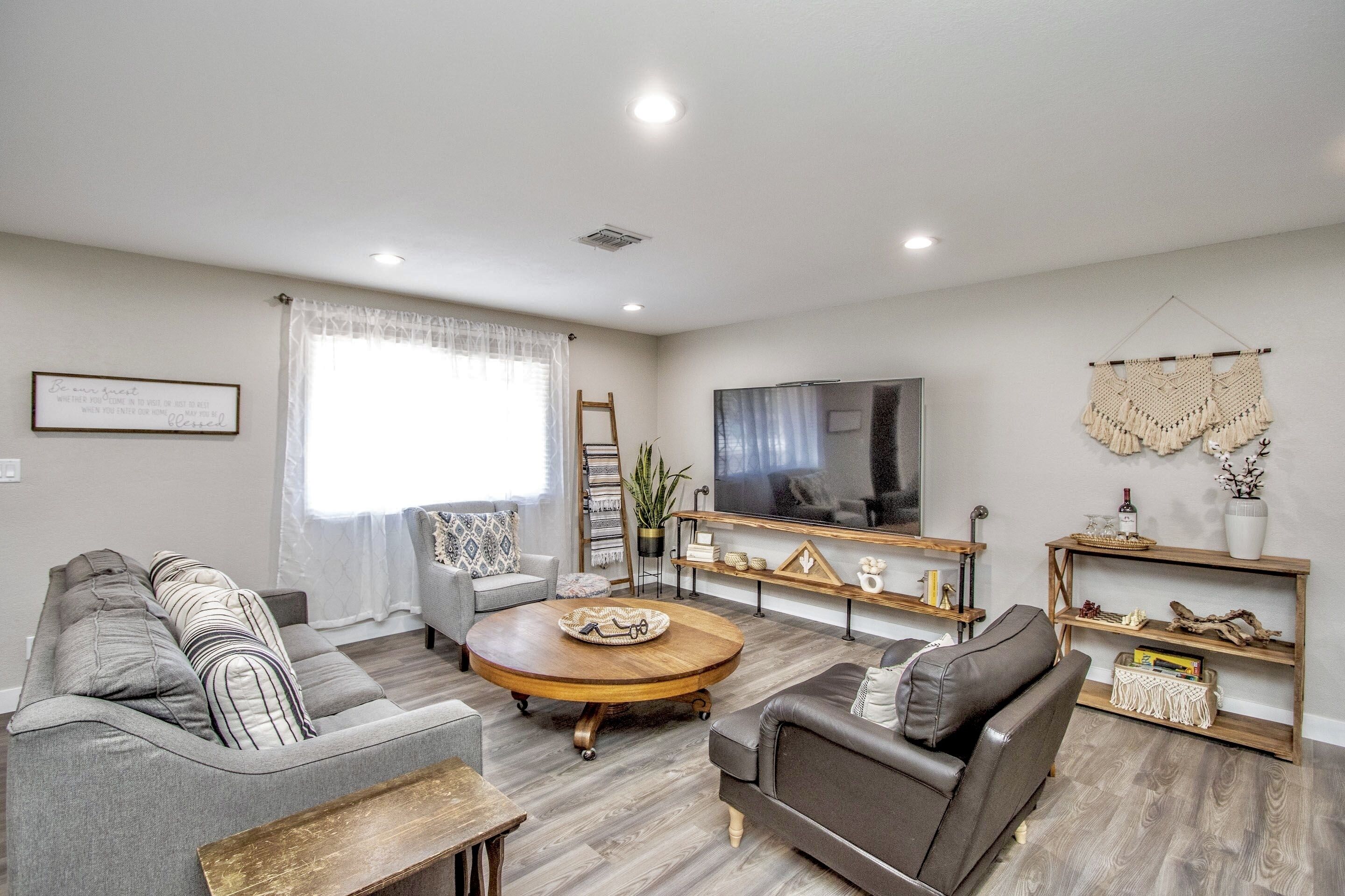 🏜 🌵Remodeled Charming Urban Desert Retreat with billiard-room🎱Dog Friendly🐾