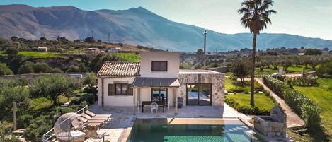 حمّام سباحة خارجي