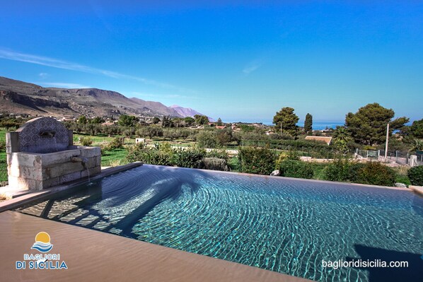 حمّام سباحة خارجي