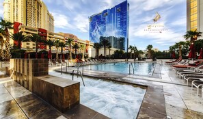 Outdoor pool - Amalz # 3, MGM Signature 1 Bedroom 2 Bathroom Balcony Suites ! (Las Vegas)