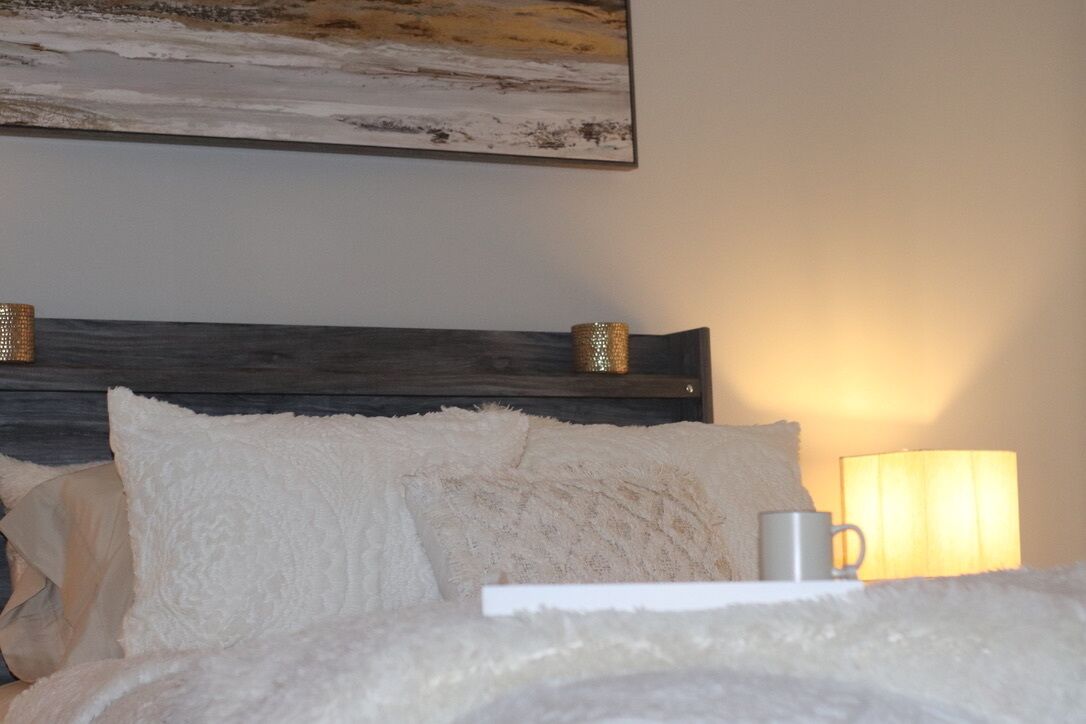 cozy home w/ Hot Tub & GAME ROOM! 