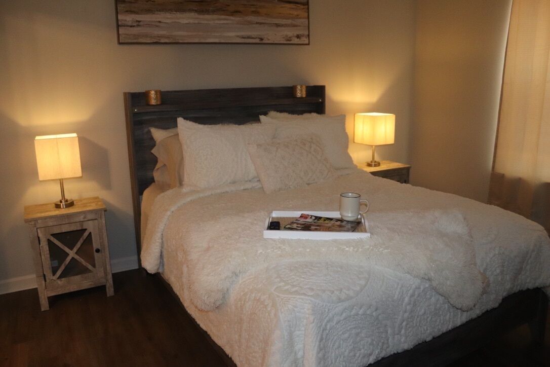 cozy home w/ Hot Tub & GAME ROOM! 