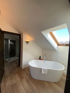 Suite estudio junior | Baño | Secadora de cabello, bidet, toallas 