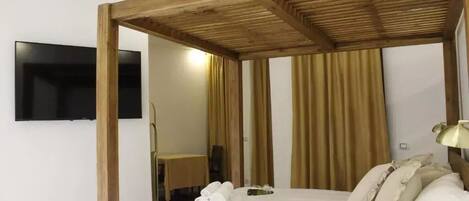 Deluxe Double or Twin Room | Hypo-allergenic bedding, free WiFi, bed sheets