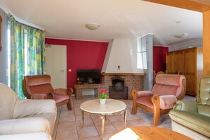 TV, fireplace, DVD player, table football