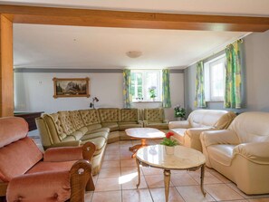 TV, peis, DVD-spiller og fotballspill