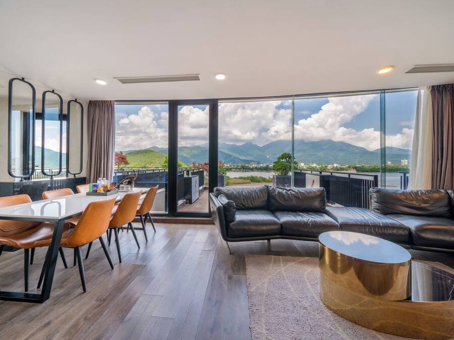 Presidential Spa Penthouse | Premium bedding, minibar, blackout curtains, soundproofing