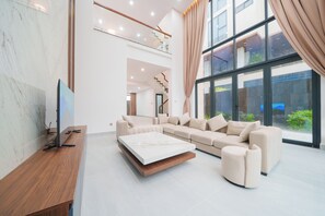 Villa, Garden View | Living room | LED TV - Cami Riverside Resort Đà Nẵng (Da Nang)