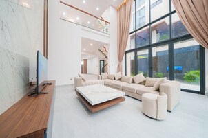 別墅, 花園景 | 客廳 | 43 吋LED 電視連數碼電視頻道