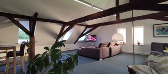 Large loft apartment, private entrance, e-charging station and free parking space